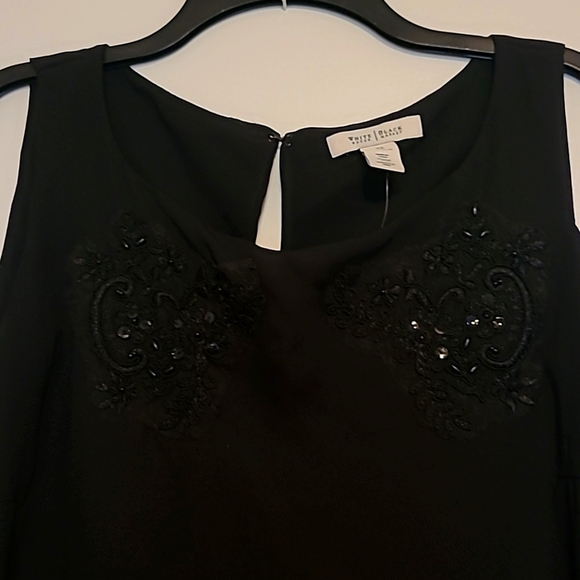 NWT Whitehouse Black Market black sleeveless shell top with applique Sz XL - Picture 1 of 7